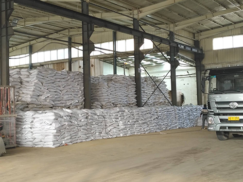 聚合氯化鋁廠家產(chǎn)品倉庫